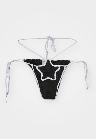 Pantalon de bikini din croșetat negru, cu margine albă, având o formă de stea în centru, dotat cu curele ajustabile pentru o potrivire personalizată.