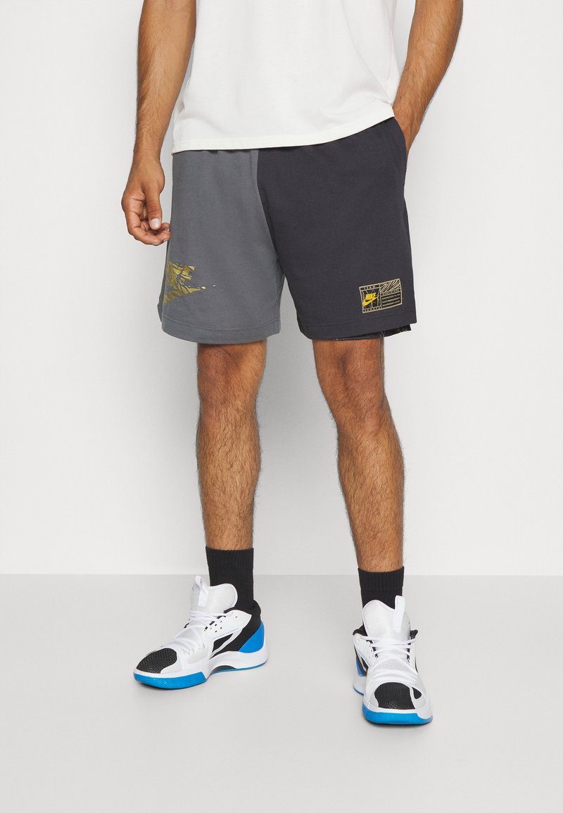 Nike Performance Shorts university gold/iron grey/sesame/gold