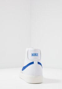 Nike Sportswear BLAZER '77 UNISEX - Sapatilhas de cano alto - white/racer blue/sail
