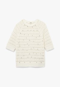 Hvid strikket sweater med korte ærmer, der har et tekstureret mønster og små dekorationer. Rund hals og ribbede manchetter.