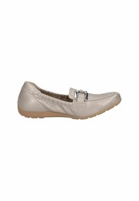 Beige bőr slip-on cipő lekerekített orral, elasztikus oldalakkal és fémes díszítéssel a lábfejnél; könnyű gumitalppal.