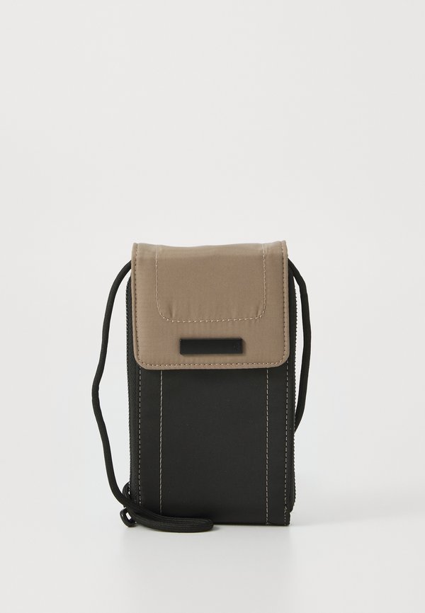 PHONE HOLDER - Phone pouch - camel