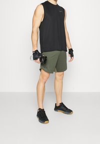 Under Armour Träningsshorts - khaki