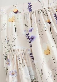 Next REGULAR FIT - LIGHTWEIGHT - Skladaná sukňa - ecru floral