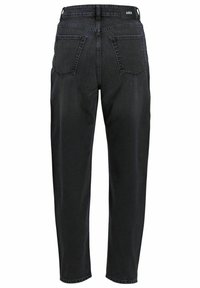 Jeans de mezclilla negra con un corte recto, dos bolsillos traseros y una etiqueta en la cintura. La tela tiene un acabado liso y ligeramente texturizado.