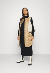 ONLY MATERNITY OLMLUCCA DRESS - Strikket kjole - black