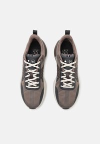 Nike Sportswear LUNAR ROAM - Tenisky - cave stone/dark smoke grey/ironstone/baroque brown/light bone