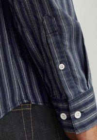 R.D.D. ROYAL DENIM DIVISION RELAXED FIT - Vapaa-ajan kauluspaita - navy blazer