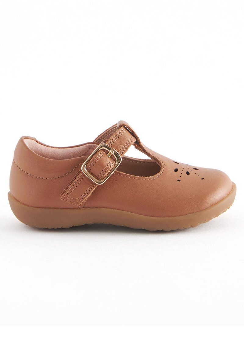 Brązowe skórzane buty Mary Jane z wycięciami, z klamrą i gumową podeszwą. Prosty design z zaokrąglonym noskiem i miękkim wykończeniem.