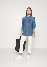 OPUS FITTONIA - Button-down blouse - fresh light blue