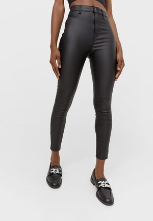 MIT SUPERHOHEM BUND  - Housut - black