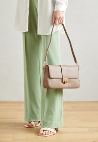 Thumbnail Image 6