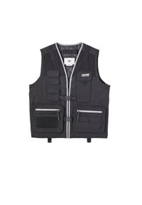 Czarna kamizelka użytkowa z wieloma kieszeniami, siateczkowymi akcentami, zamkiem błyskawicznym z przodu i regulowanym paskiem z klamrą. Posiada odblaskowe obszycia i logo.