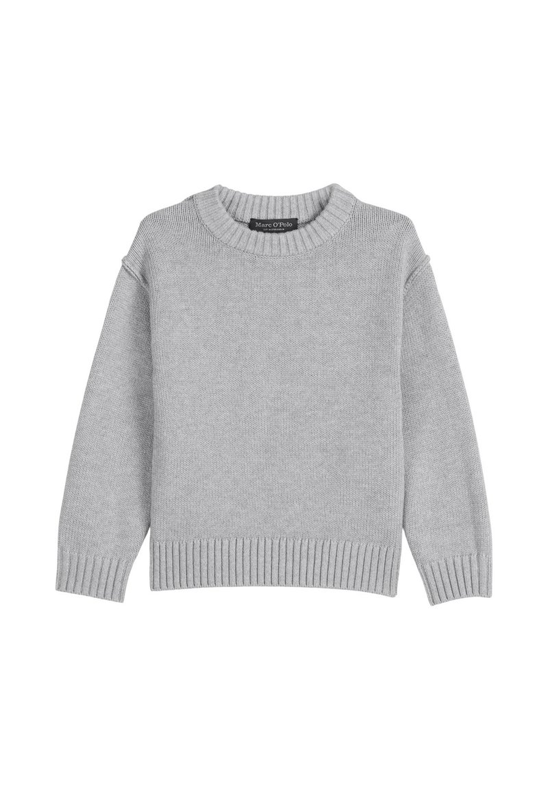 Grauer gestrickter Pullover mit Rundhalsausschnitt, gerippten Bündchen und Saum sowie einer dezenten Textur. Das Etikett ist unter dem Kragen sichtbar.