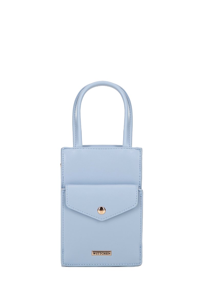 Borsa a tracolla in pelle azzurro chiaro con una texture liscia, dotata di un comparto principale, una tasca frontale con chiusura a scatto e un dettaglio del logo.