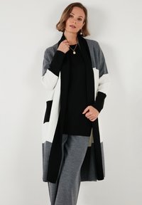 Chaqueta de punto - black