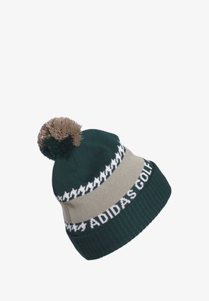Berretto di lana verde con fascia crema, motivo a zigzag bianco e pompon marrone in cima; presenta la scritta "ADIDAS GOLF" lavorata a maglia in bianco.