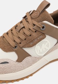 MICHAEL Michael Kors THEO TRAINER - Sneakers basse - driftwood metallic