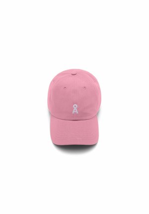 Cappellino da baseball rosa con visiera curva e piccolo simbolo bianco ricamato sul davanti, mostrato su sfondo bianco.