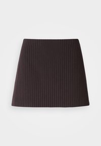 Falda negra con rayas blancas verticales, diseño ajustado y dobladillo acampanado. Hecha de una tela suave con una ligera textura.