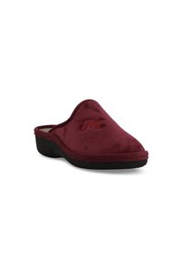 Pantofole slip-on in pelliccia ecologica bordeaux con una superficie morbida e testurizzata e suola in gomma nera, caratterizzate da un logo ricamato sulla parte superiore.