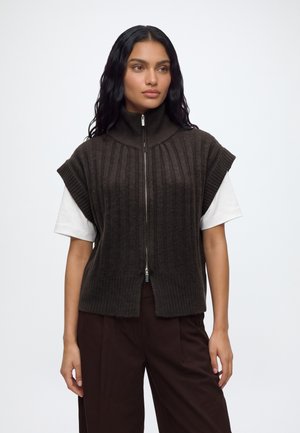 Vero Moda, VMBANG RIB SL HIGHNECK ZIPPER VEST NOOS - Жилетка - chocolate torte/melange