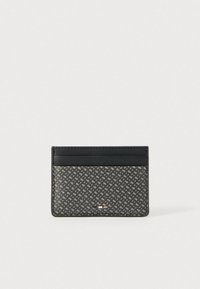 Etui na karty z czarnego i szarego materiału w wzory, z gładką górną częścią, wyposażone w kilka przegródek na karty oraz subtelne oznaczenie marki.