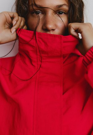 Bershka, OVERSIZE BATWING SLEEVE- JACKET - Letná bunda - red
