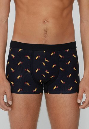 Herren Boxer Shorts aus dunkelblauem Stoff mit einem wiederholenden Muster von gelben Hotdogs mit roten Akzenten. Elastischer Bund, enganliegende Passform.