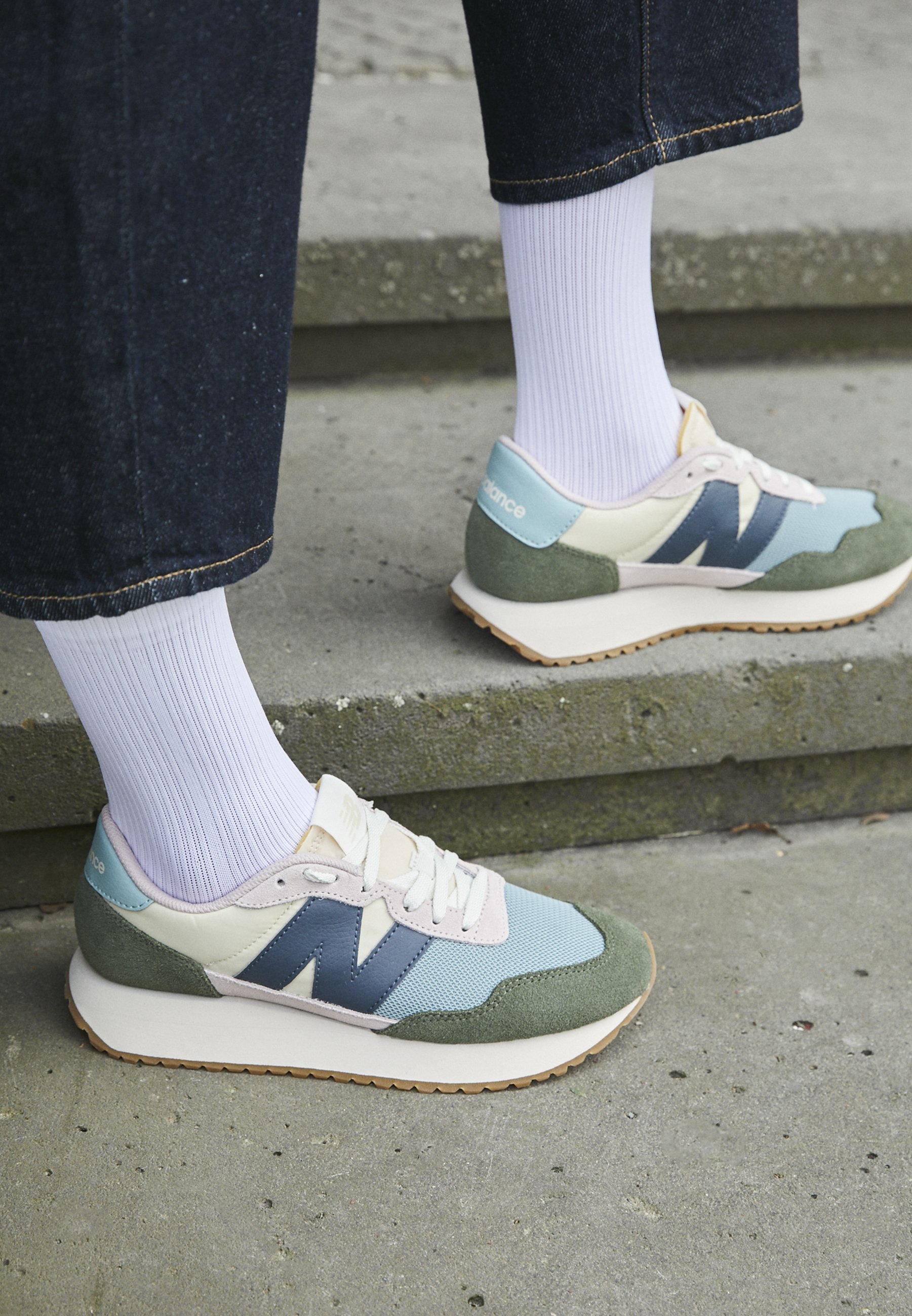 new balance 327 premium trainers in storm blue and white
