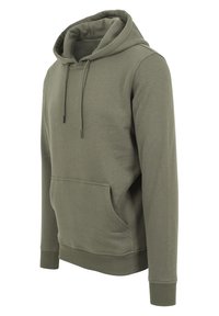 Sudadera verde oliva con bolsillo canguro frontal, capucha con cordón, puños y dobladillo de canalé, y textura de tela suave.