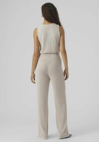 Vero Moda VMEDDIE - Kalhoty - oatmeal