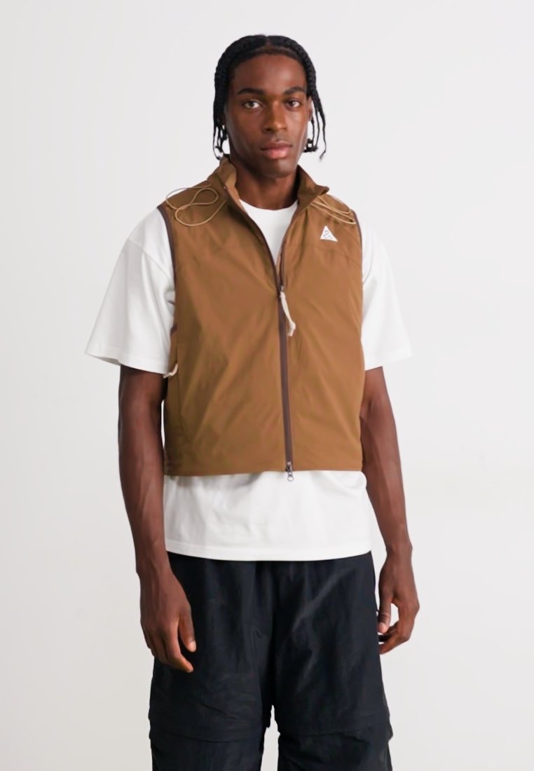 Nike ACG DEATH BLOOM VEST - Waistcoat - mosswood brown/baroque