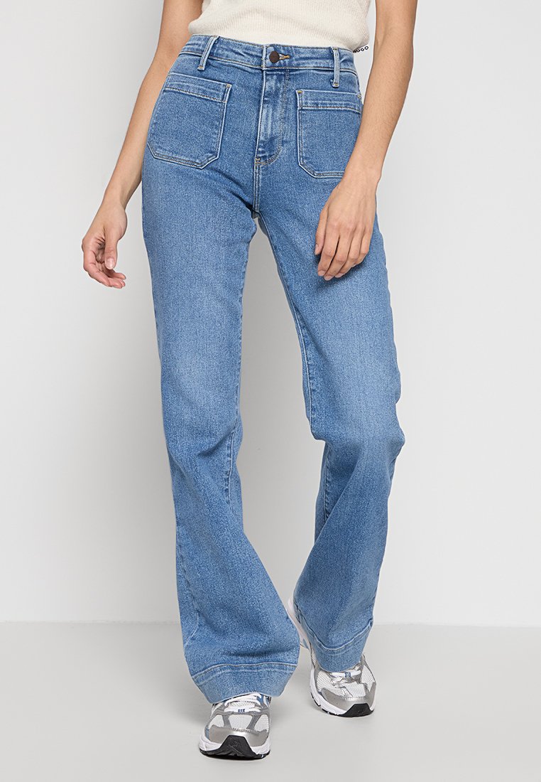 Wrangler Bootcut jeans lichtblauw Wrangler Bootcut jeans lichtblauw