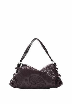 Sac à bandoulière en cuir violet foncé avec motif cachemire embossé, œillets argentés sur les côtés et anse tressée.