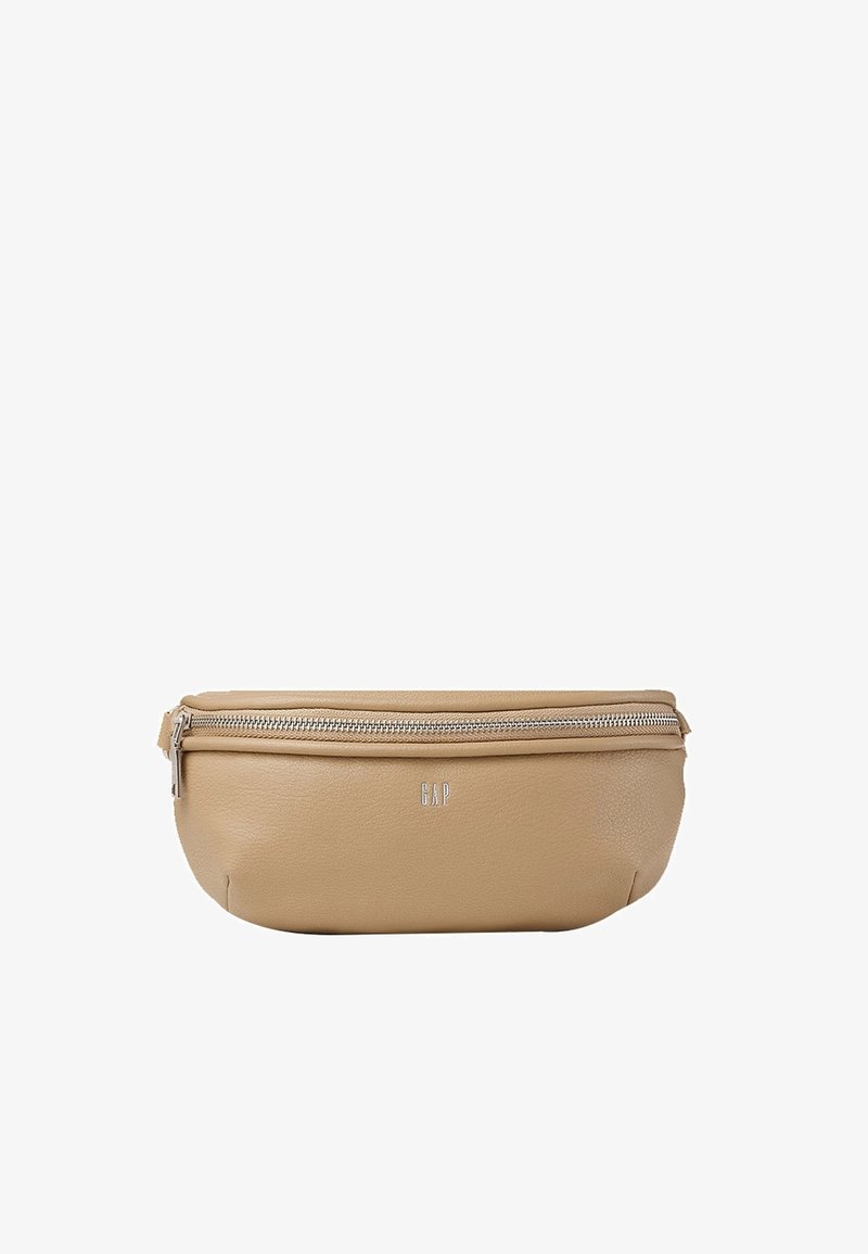 Banane en cuir beige avec fermeture éclair argentée et petit logo GAP embossé au centre avant.