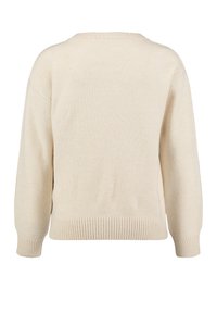 Sweter w kolorze kremowym, dzianinowy, z okrągłym dekoltem, ściągaczem u dołu i na rękawach, o miękkiej fakturze i oversize'owym kroju.