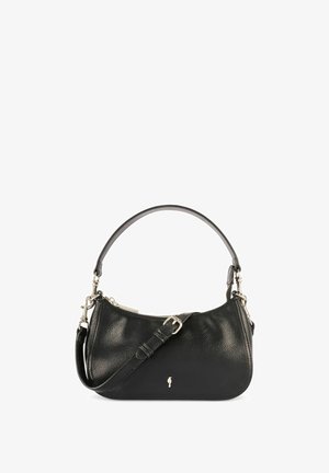 Czarna torebka ze skóry o fakturze, z krótką rączką i regulowanym paskiem na ramię, wyposażona w srebrne okucia i małe logo z przodu.