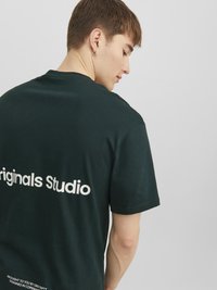 Jack & Jones JORVESTERBRO BACK SS CREW NECK  - T-shirts print - magical forest