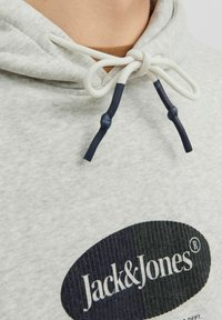 Jack & Jones JORDALSTON BRANDING HOOD - Hoodie - white melange