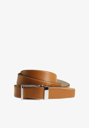 Hellbrauner Ledergürtel mit glatter Textur, ausgestattet mit einer silbernen rechteckigen Schnalle und dezenten schwarzen Kantenakzenten.