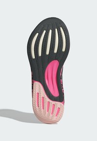adidas Performance SUPERNOVA STRIDE - Pantofi de alergare pe asfalt - core black metalic sandy pink