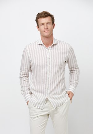 Lichte linnen shirt met verticale beige en witte strepen, lange mouwen en knoopsluiting aan de voorkant. Fitted silhouet, gladde textuur.