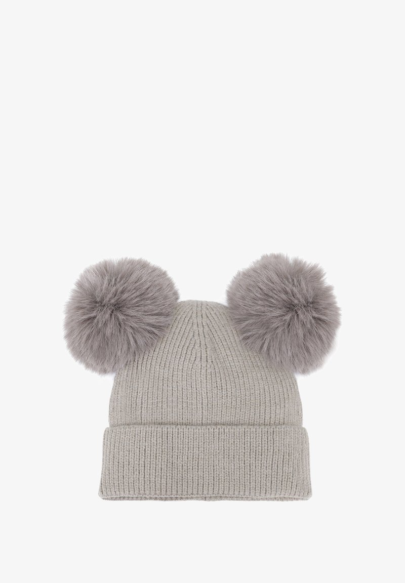 Berretto a maglia grigio chiaro con orlo piegato e due grandi pompon morbidi in cima, che assomigliano a orecchie.