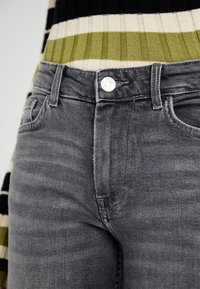 ONLY Pernera ancha - grey denim