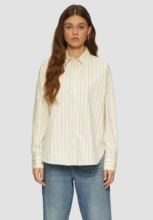 Lichtcrème button-up shirt met verticale marineblauwe strepen, lange mouwen en een kraag; gemaakt van een zachte, gladde stof.