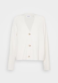 Cremefarbener, gerippter Cardigan mit tiefem V-Ausschnitt, langen Ärmeln und drei großen cremefarbenen Knöpfen auf der Vorderseite zum Schließen. Weiche Textur und leicht.