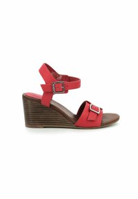 Sandalias cuña rojas con un tacón marrón texturizado, que cuentan con correas ajustables y hebillas de metal en el tobillo y en el dedo del pie. Plantilla suave.