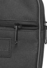 Urban Classics Torba preko tijela - dark camo