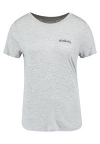 Šedé tričko s krátkým rukávem, vyrobené z měkké bavlny, se malým černým logem "Hollister" na hrudi a kulatým výstřihem.